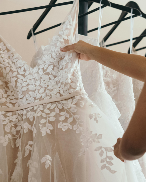 picking your wedding dress